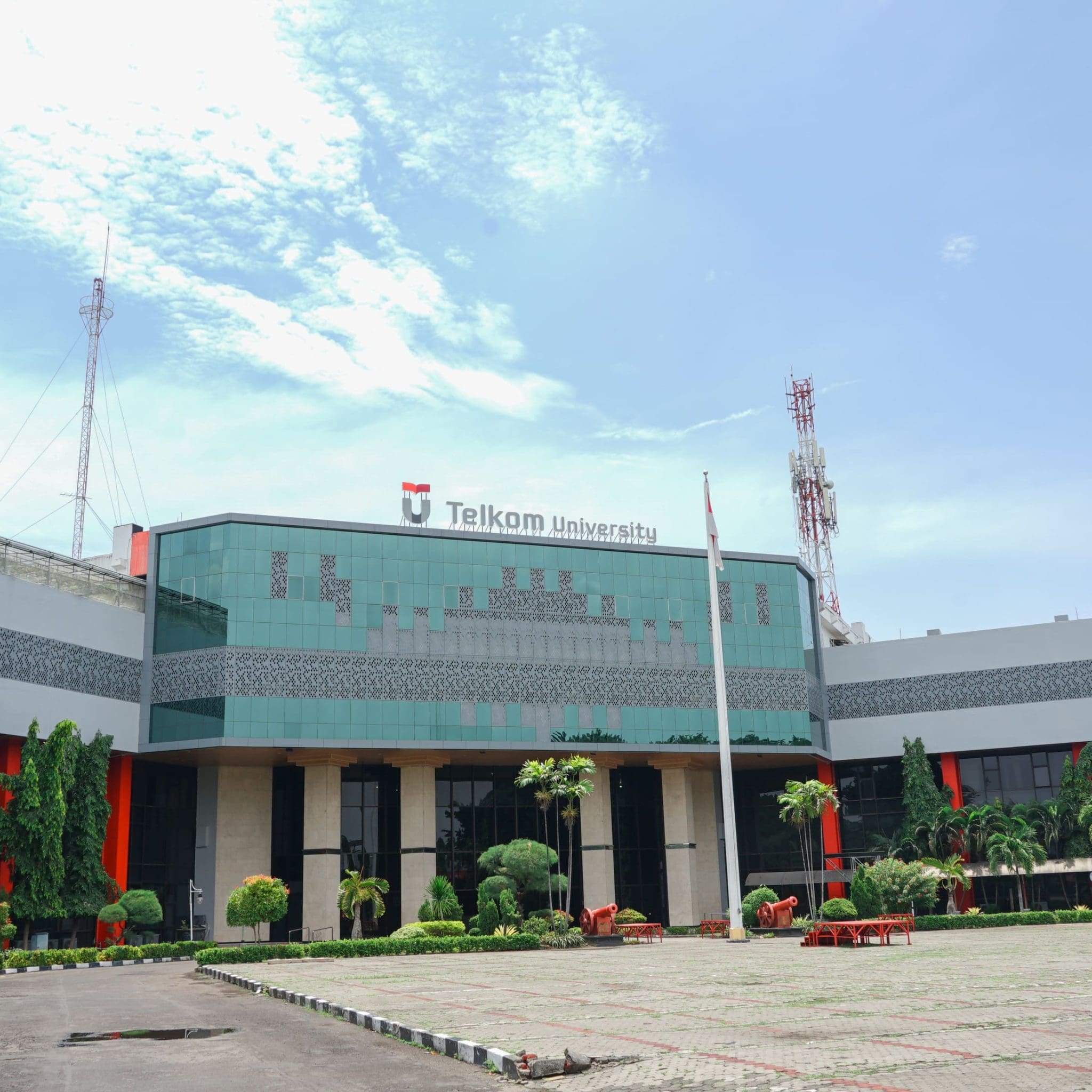 DSC00213 TEL U Surabaya